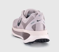 Nike Vomero 18 Trainers
