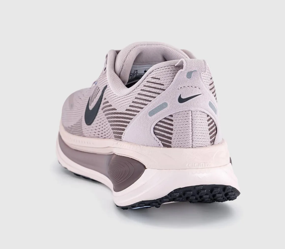 Nike Vomero 18 Trainers