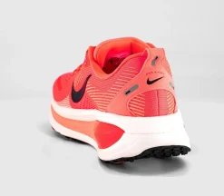 Nike Vomero 18 Trainers