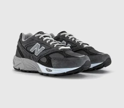 880R Trainers
