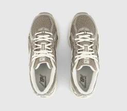 740 V2 Trainers