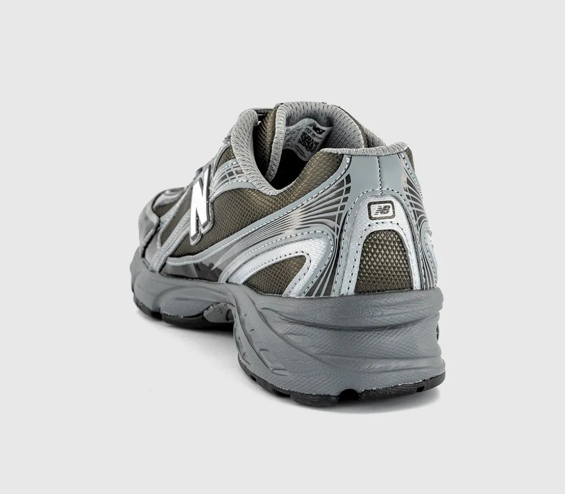 740 V2 Trainers