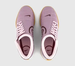 W T90 Trainers