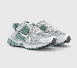 Zoom Vomero 5 Trainers