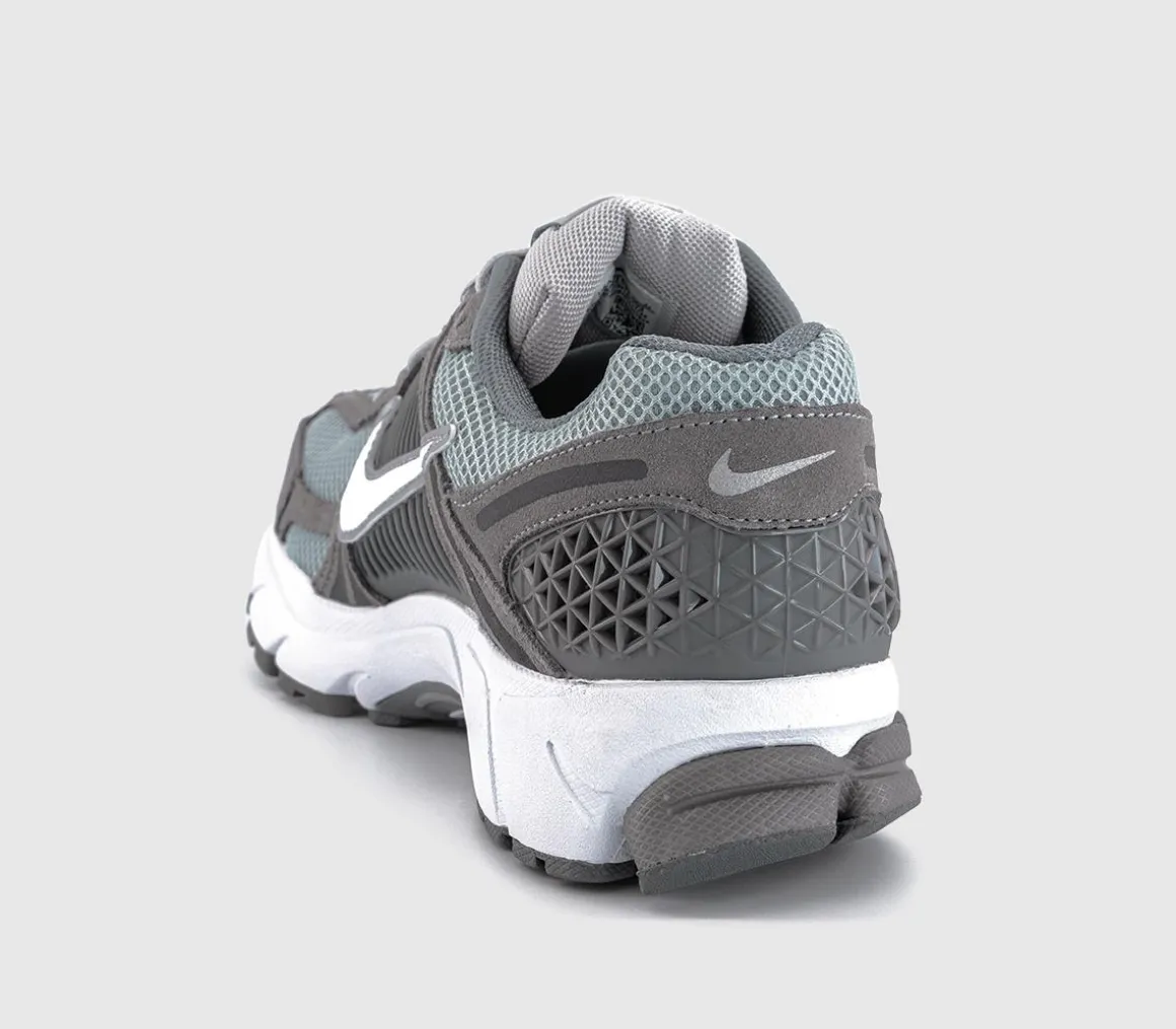 Zoom Vomero 5 Trainers